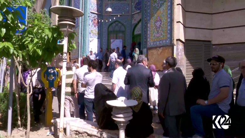 انتخابات ریاست جمهوری و شوراهای شهر و روستا آغاز شد